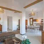 Fani\'S Holiday Home With Hot Tub